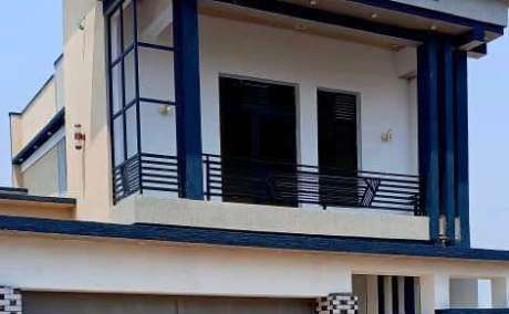 Inzu nziza cane, yubatswe muburyo bwa none kandi ikomeye ( ni nshasha ). Iri muri quartier BRB,